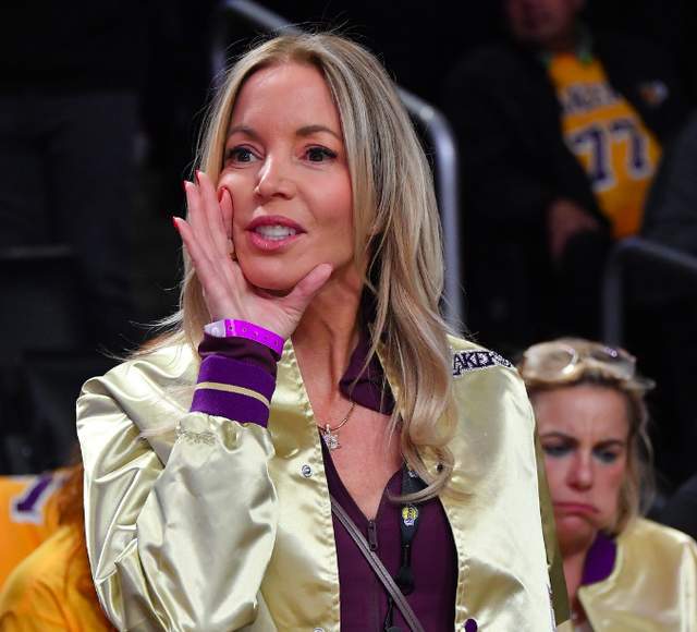 一夜3大交易动态！湖人卖100亿美元创纪录，祖巴茨成快船非卖品