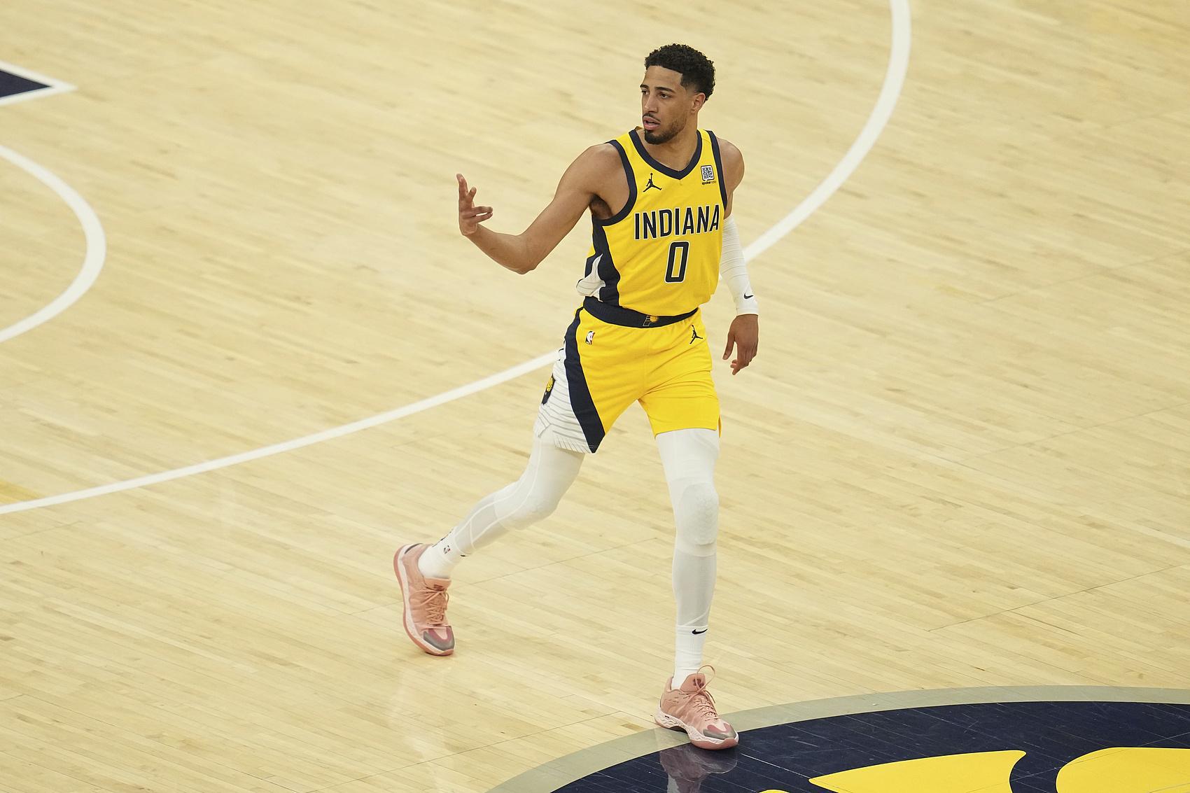 哈利谈带伤作战：我和教练说了 如果我在场伤害了球队就把我换下